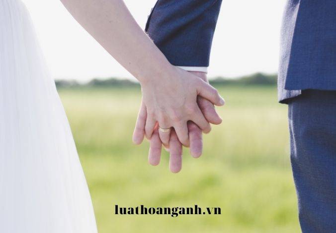 Áp dụng tập quán được quy định như thế nào trong Luật Hôn nhân và gia đình?