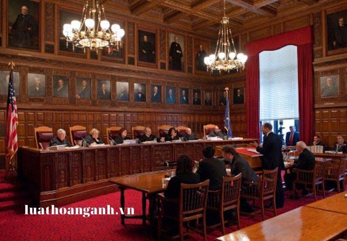 Tội gây thương tích hoặc gây tổn hại cho sức khỏe của người khác trong khi thi hành công vụ là gì?