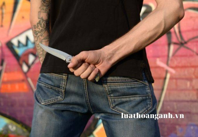 Giữ lại vụ vi phạm có dấu hiệu tội phạm để xử lý vi phạm hành chính là gì?