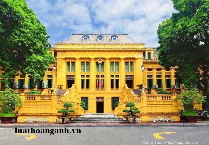 So sánh tội vi phạm quy định về tham gia giao thông đường bộ với tội giao cho người không đủ điều kiện điều khiển phương tiện?