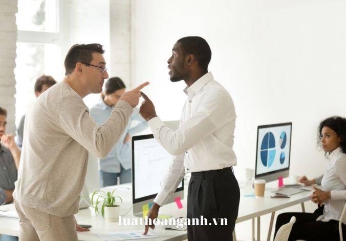 Hành vi lạm dụng vị trí thống lĩnh thị trường, lạm dụng vị trí độc quyền bị cấm quy định là gì?