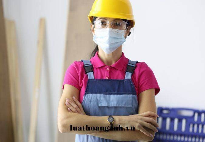 Điều kiện riêng về nhân viên nghiệp vụ của doanh nghiệp hoạt động dịch vụ đưa người lao động Việt Nam đi làm việc ở nước ngoài theo hợp đồng như thế nào?