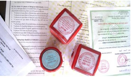 Hộ kinh doanh có con dấu không ?